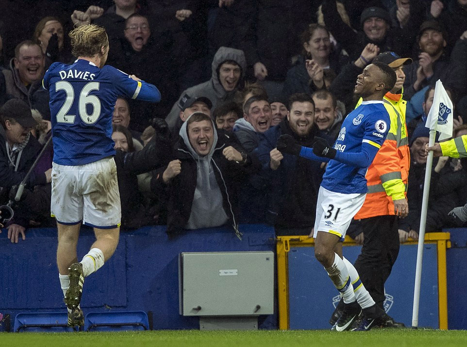 Everton giành trọn 3 điểm trước Man City